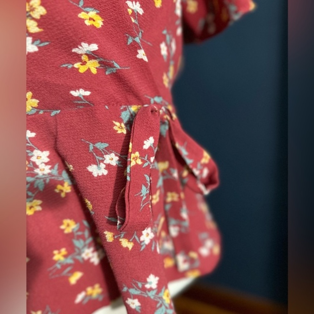 ▫️ donated Red Fit and Flare Floral Top - Picture 6 of 11
